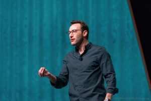 Simon Sinek fikk meg til å skjønne at baksnakking på arbeidsplassen kunne være mobbing på jobben